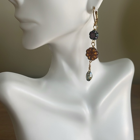 HAND CRAFTED BEADED BOHEMIAN PIERCED EARRINGS Czech Beads Purple Green Gold - Picture 6 of 14
